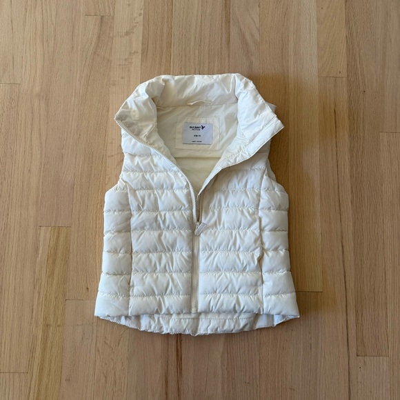 Old Navy Active Narrow Channel Puffer Vest, Size S (6-7) - Picture 4 of 5